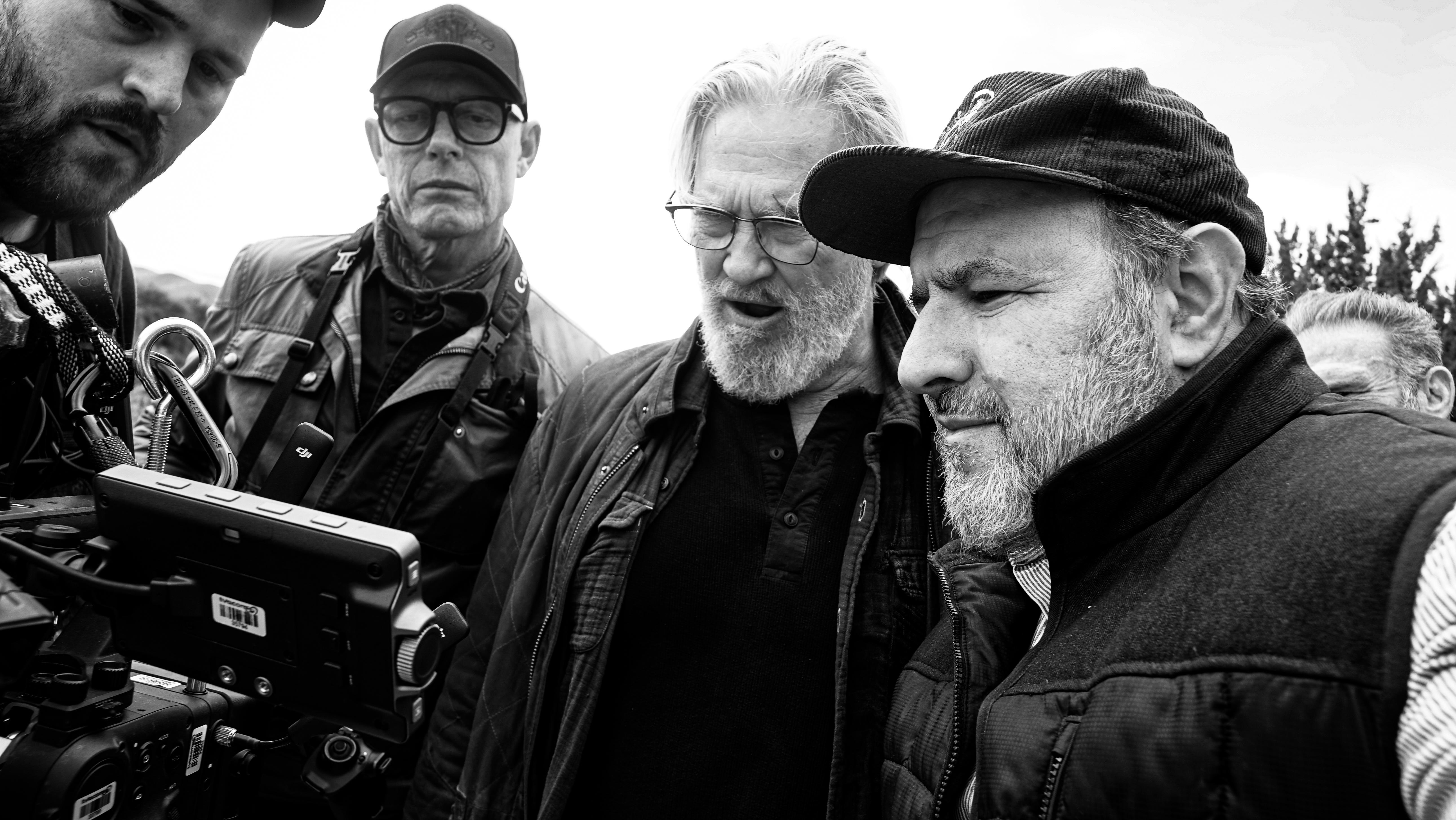 Jules O'Laughlin, Jeff Bridges, Jason Ensler on the set of The Old Man