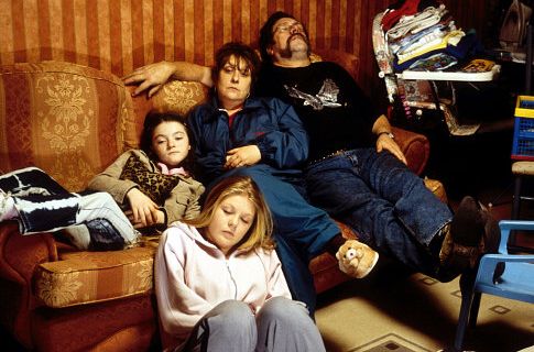 Kathy Burke, Kelly Thresher, Ricky Tomlinson, and Finn Atkins in Once Upon a Time in the Midlands (2002)