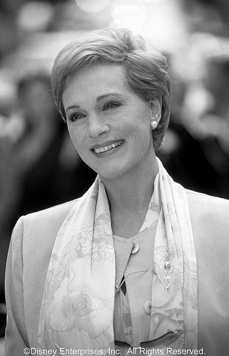 Julie Andrews in Nhật Ký Công Chúa (2001)