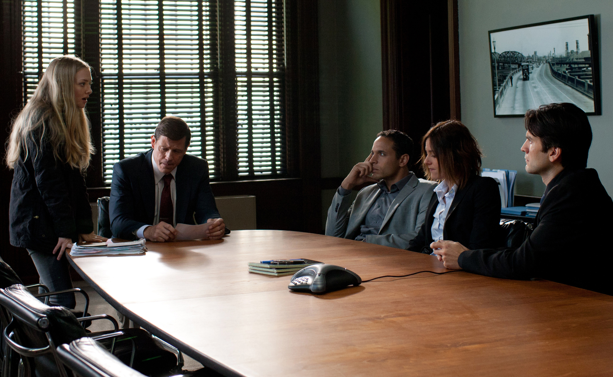 Michael Paré, Wes Bentley, Kate Moennig, Daniel Sunjata, and Amanda Seyfried in Đối Mặt Sát Nhân (2012)