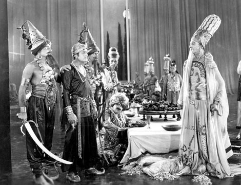 Douglas Fairbanks, Charles Belcher, Brandon Hurst, and Sôjin Kamiyama in Tên Trộm Thành Bagdad (1924)