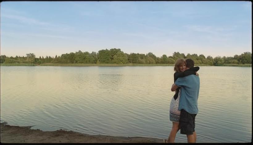 Kelly Reilly and Michael Fassbender in Sát Nhân Bên Hồ (2008)