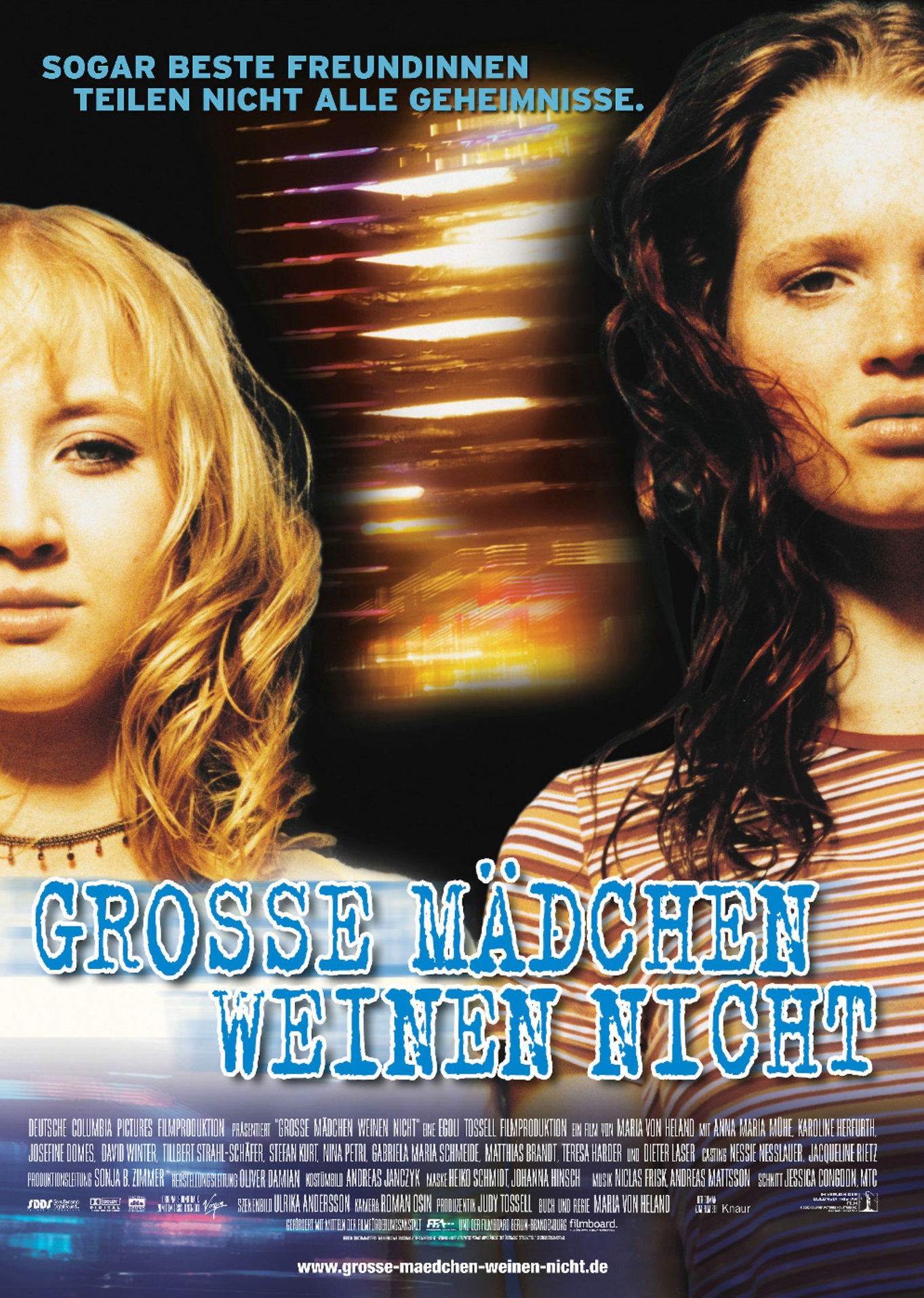 Karoline Herfurth and Anna Maria Mühe in Große Mädchen weinen nicht (2002)