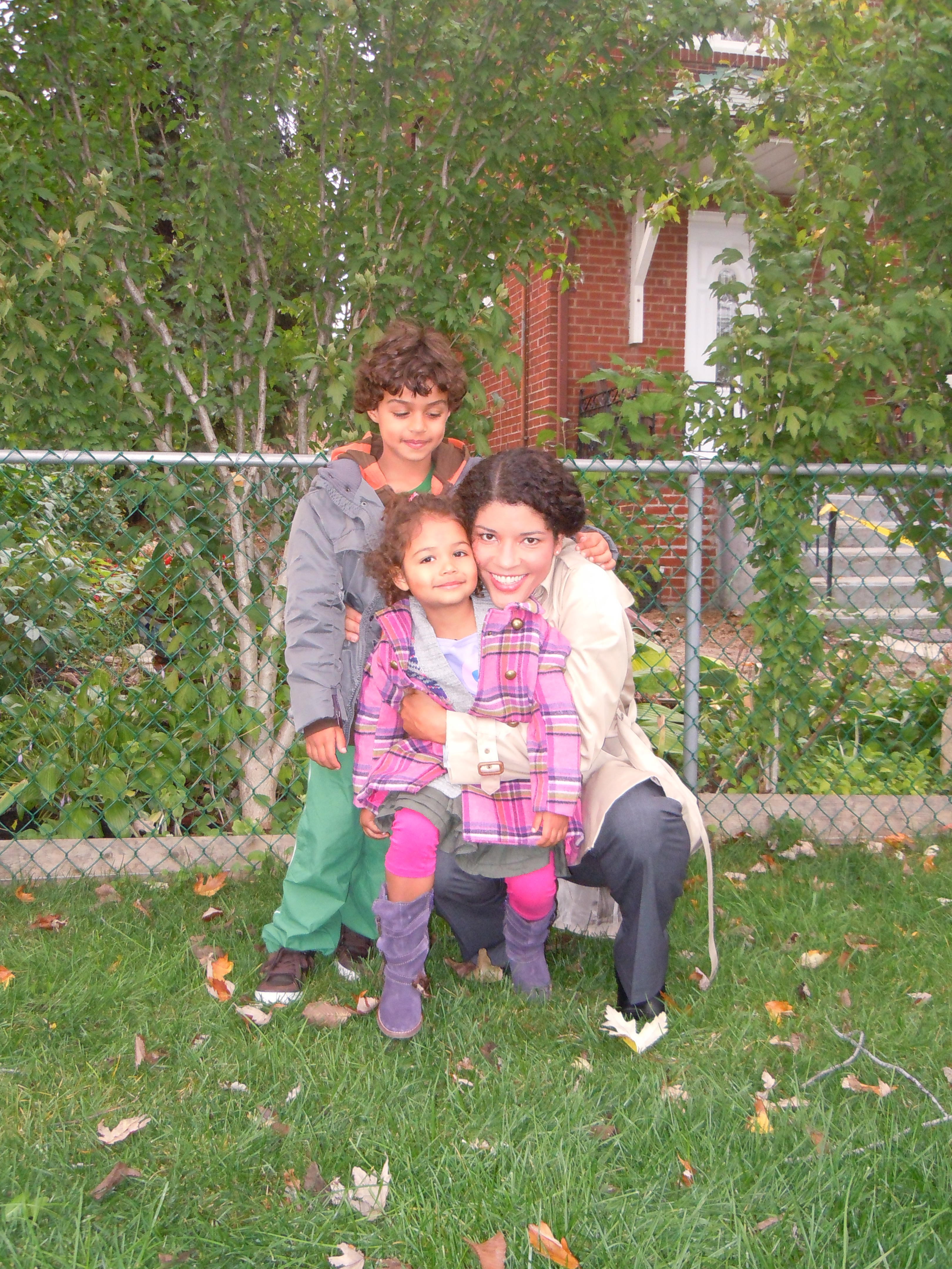 Millie Davis with actress Klea Scott and actor/brother Drew Davis: "Befriend and Betray" October 2010