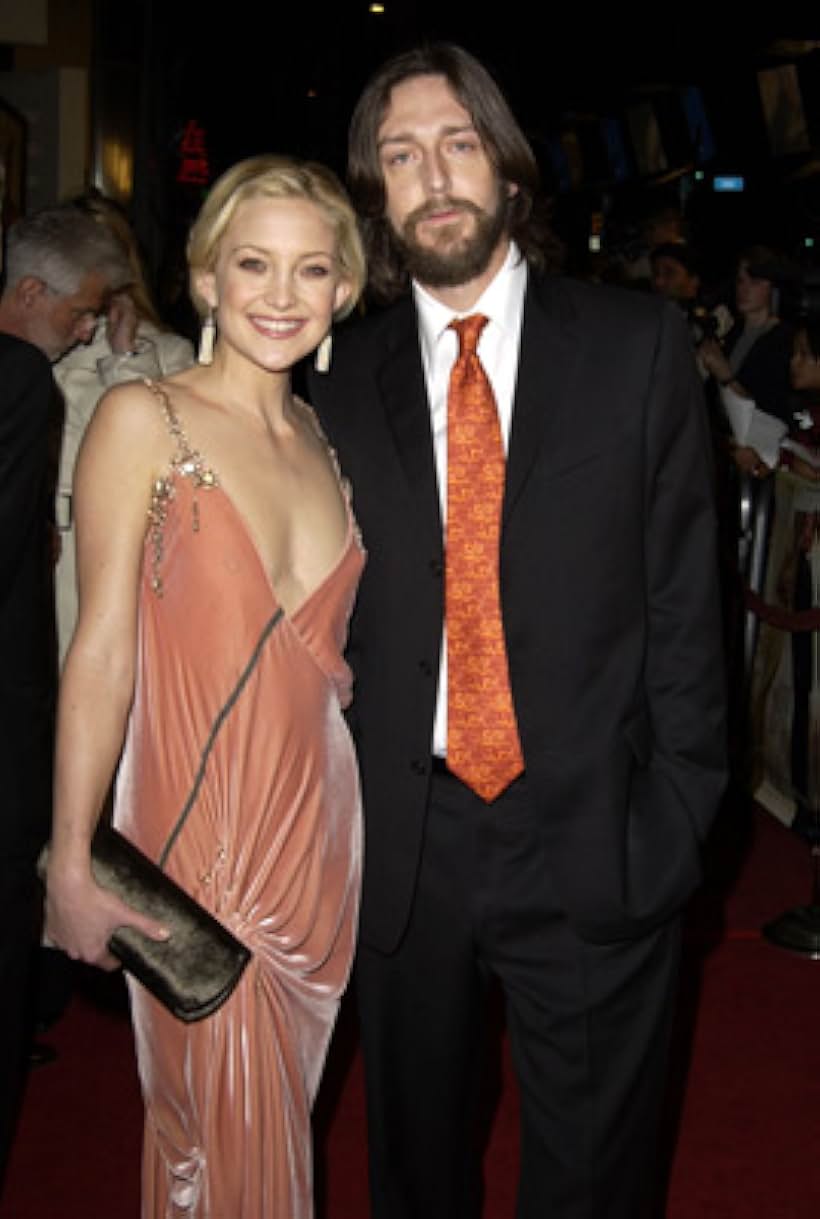 Kate Hudson and Chris Robinson at an event for Yêu Em Không Quá 10 Ngày (2003)