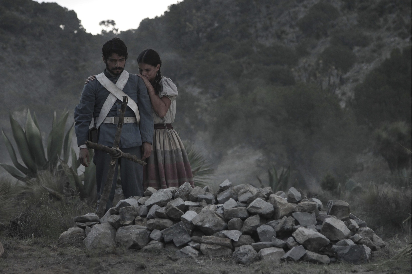 Liz Gallardo and Christian Vazquez in Cinco de Mayo: La batalla (2013)