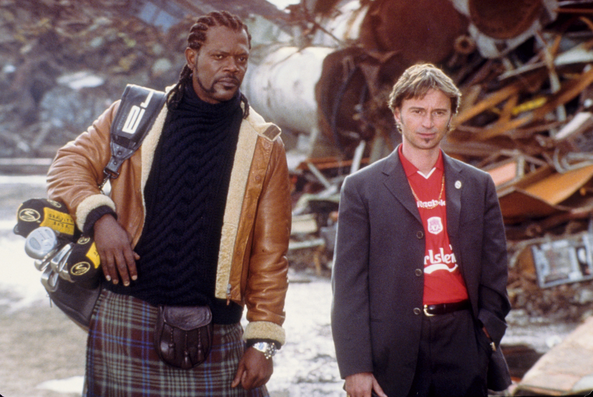 Samuel L. Jackson and Robert Carlyle in The 51st State (2001)