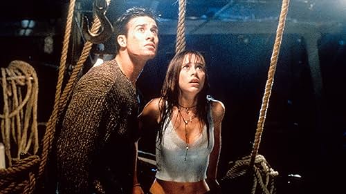 Jennifer Love Hewitt and Freddie Prinze Jr. in Mùa Hè Kinh Hãi (1997)