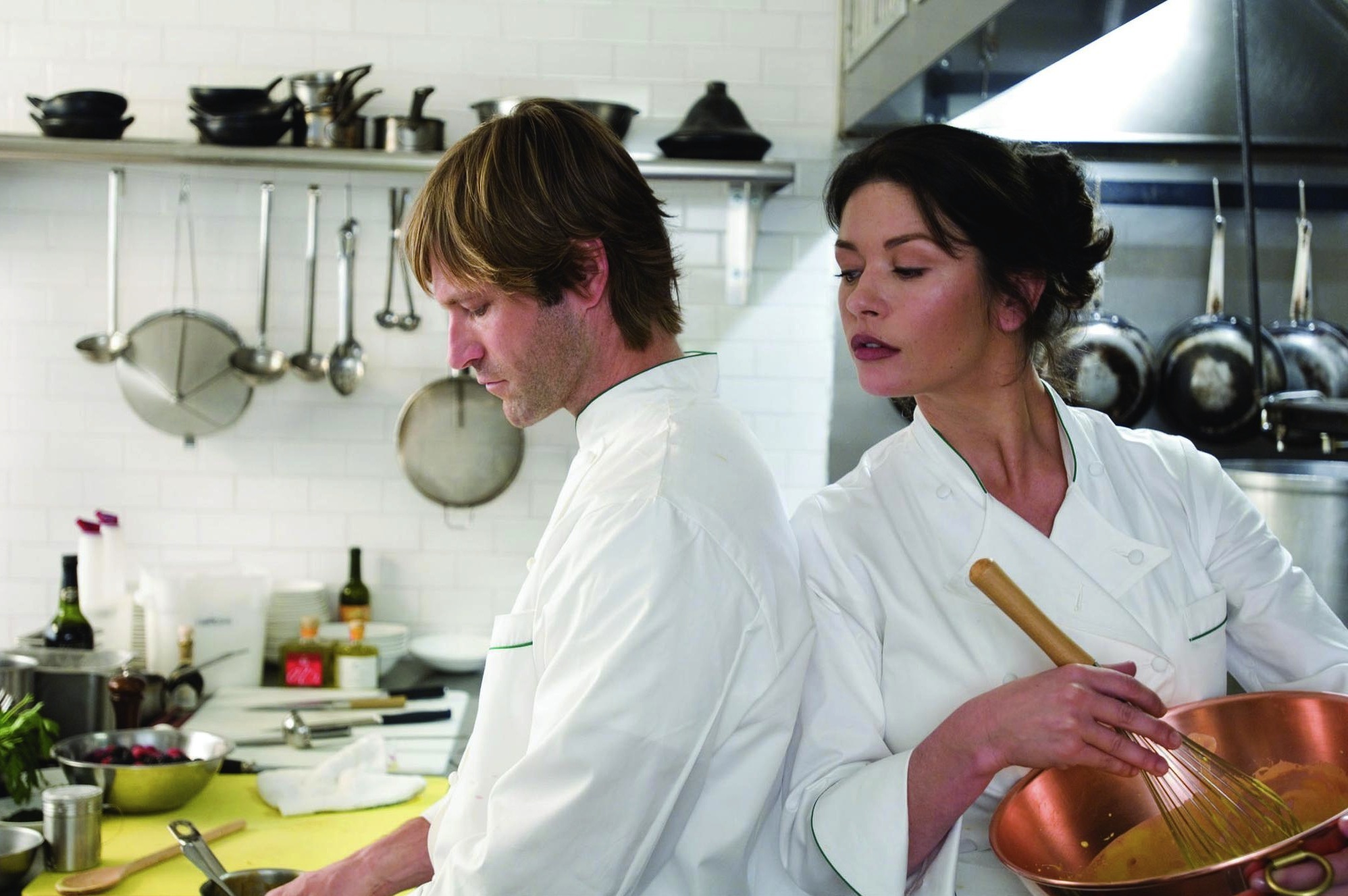 Aaron Eckhart and Catherine Zeta-Jones in Không Đặt Trước (2007)