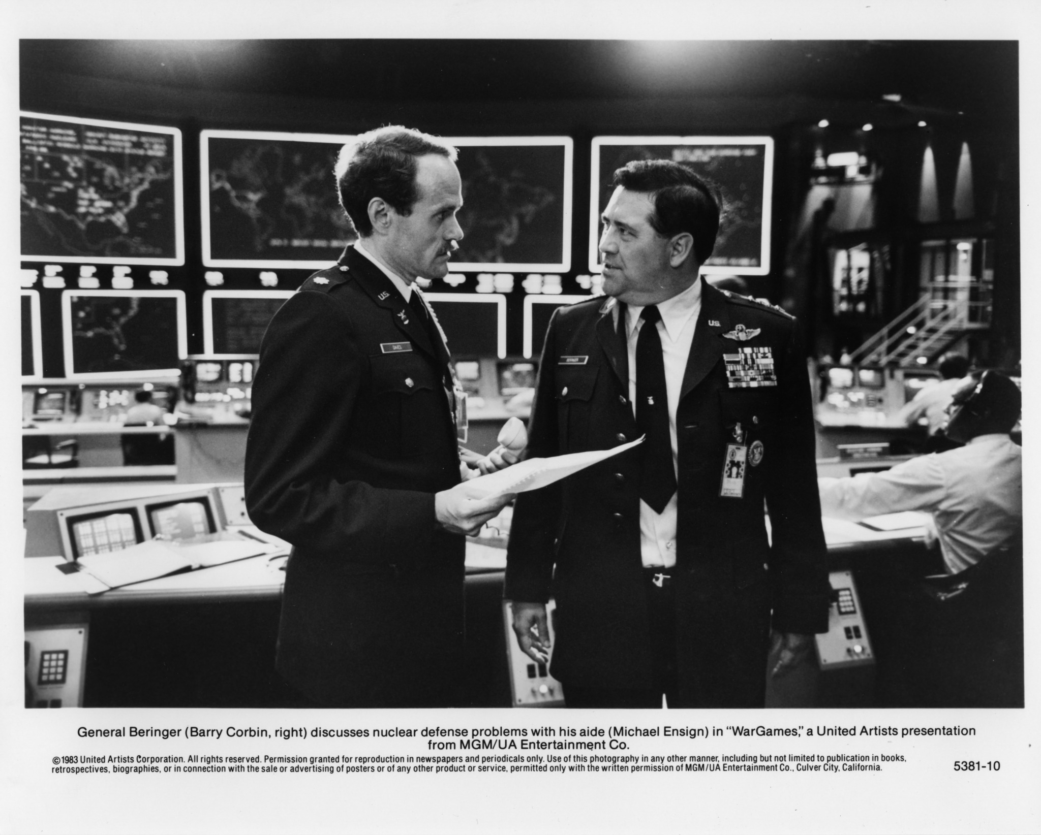 Barry Corbin and Michael Ensign in WarGames: Cuộc Chiến Trò Chơi (1983)