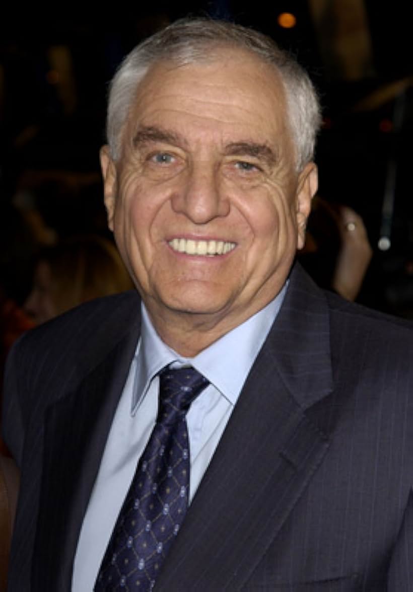 Garry Marshall at an event for Yêu Em Không Quá 10 Ngày (2003)