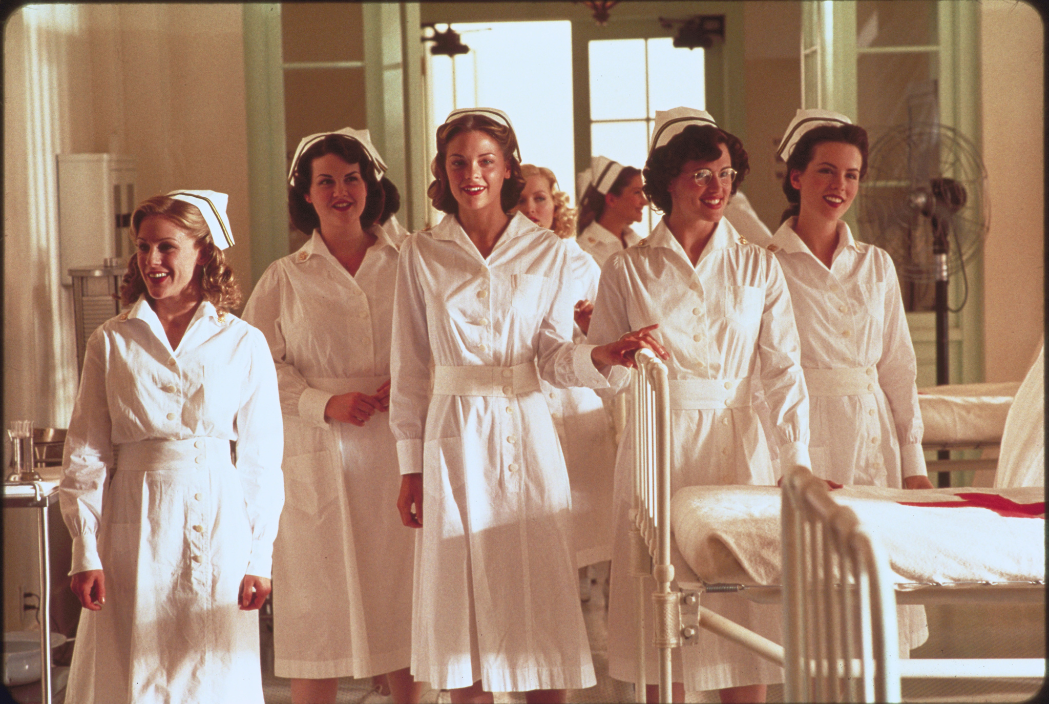 Kate Beckinsale, Jennifer Garner, Catherine Kellner, Jaime King, and Sara Rue in Trân Châu Cảng (2001)