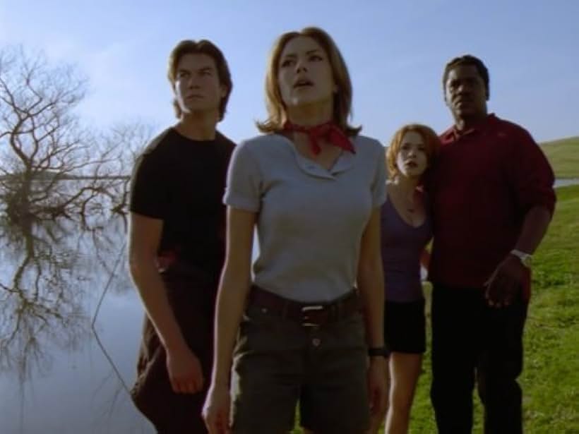 Kari Wuhrer, Sabrina Lloyd, Jerry O'Connell, and Cleavant Derricks in Sliders (1995)