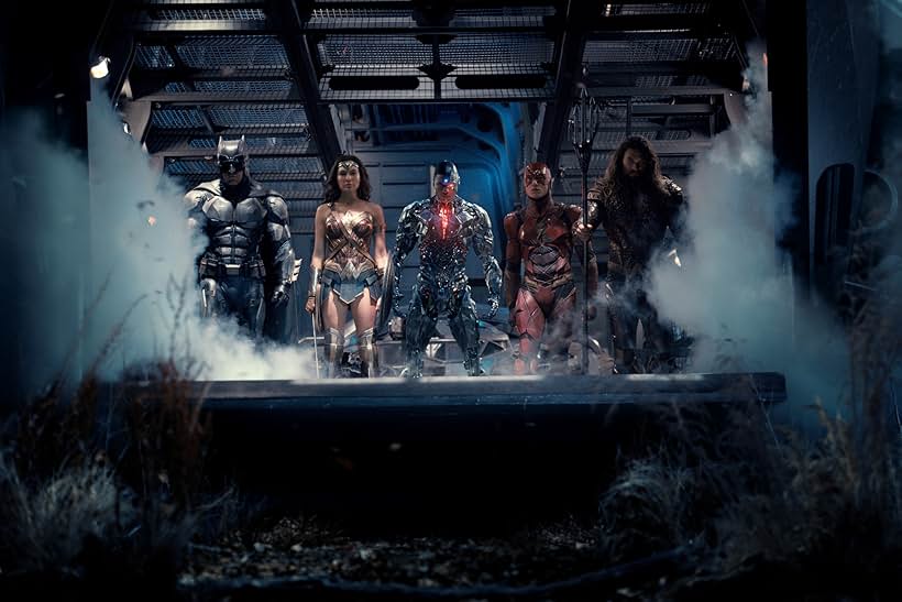 Ben Affleck, Jason Momoa, Gal Gadot, Ezra Miller, and Ray Fisher in Liên Minh Công Lý (2017)