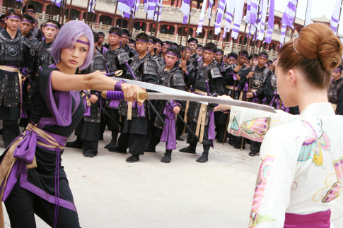 Natassia Malthe and Devon Aoki in DOA: Sống hoặc Chết (2006)