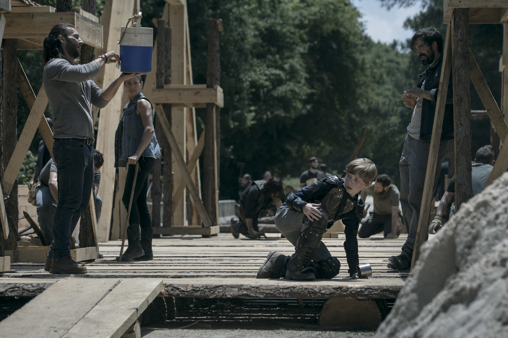 Norman Reedus, Thunderbird Dinwiddie, Rhys Coiro, Zach McGowan, Ross Marquand, and Macsen Lintz in Xác Sống (2010)