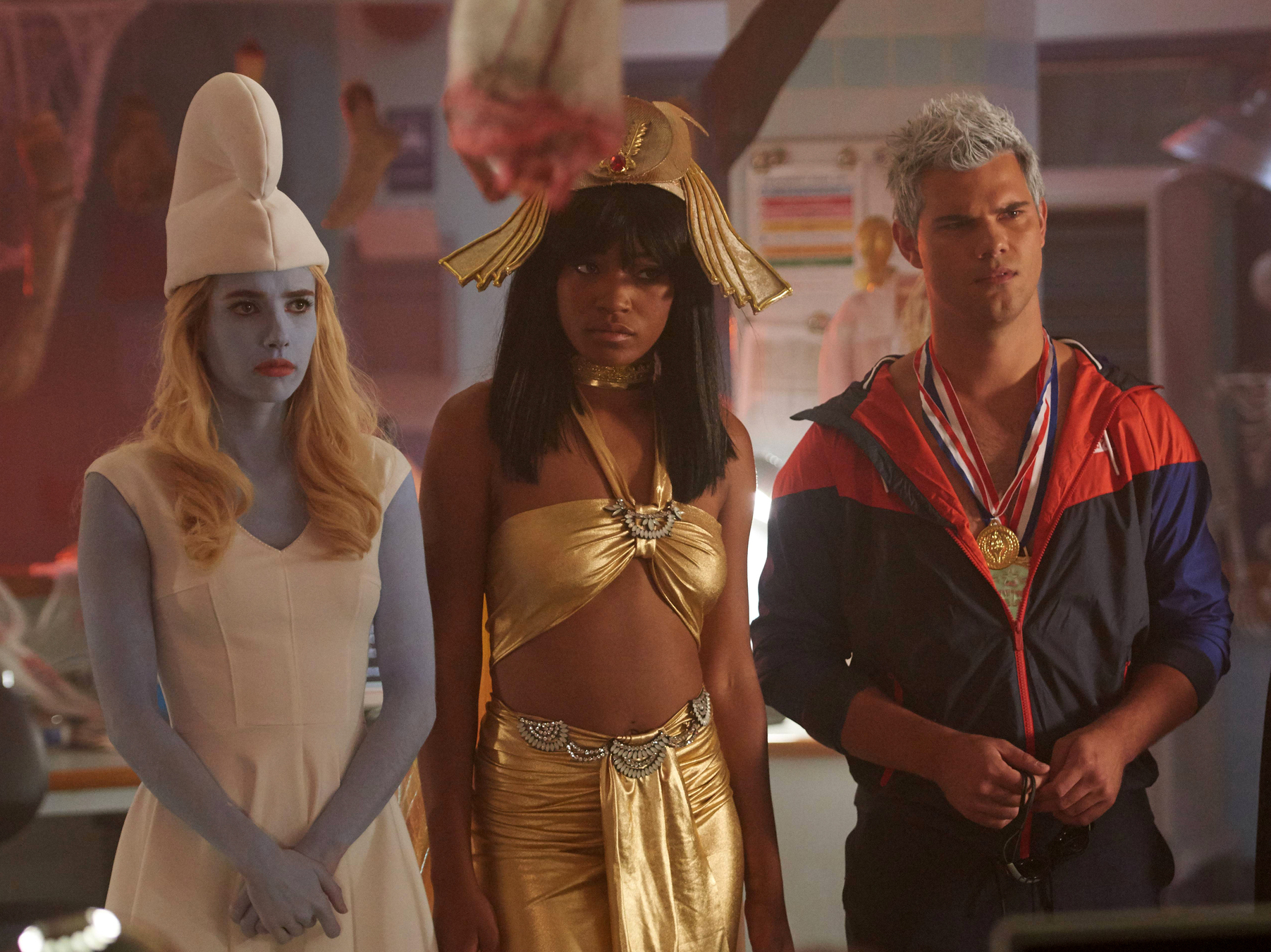 Emma Roberts, Taylor Lautner, and Keke Palmer in Sát Nhân Trường Học (2015)