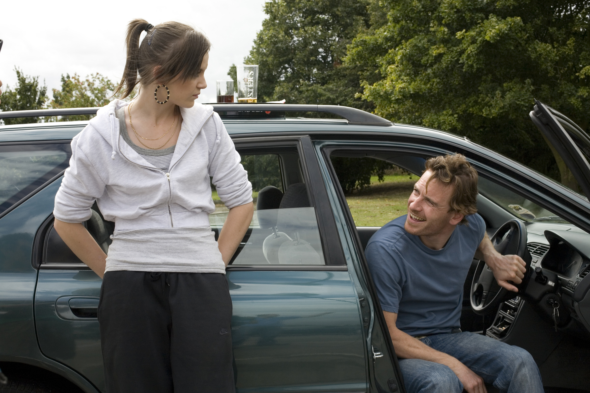 Michael Fassbender and Katie Jarvis in Câu Chuyện Về Mia (2009)