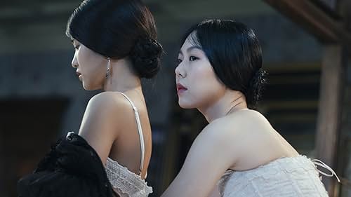 Kim Min-hee and Kim Tae-ri in Người Hầu Gái (2016)