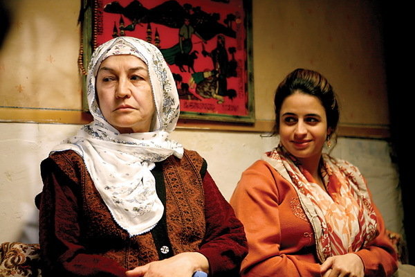 Fatma Murat and Büsra Pekin in Neseli Hayat (2009)