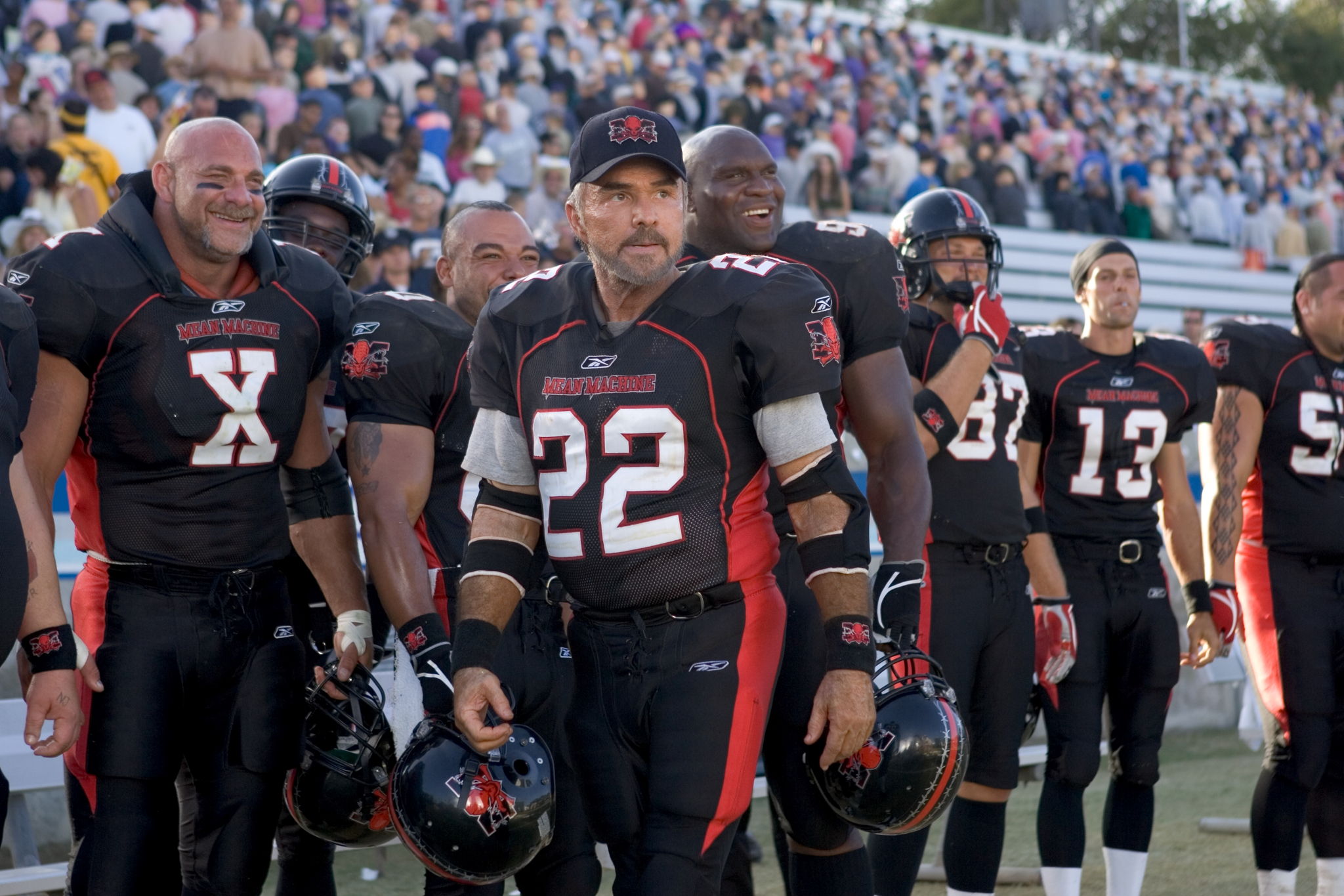 Burt Reynolds, Bill Goldberg, and Bob Sapp in Đội Bóng Nhà Tù (2005)