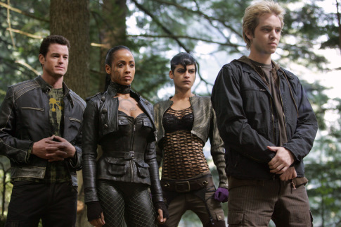 Eric Dane, Aaron Stanford, Omahyra, and Dania Ramirez in X-Men: Phán Xét Cuối Cùng (2006)