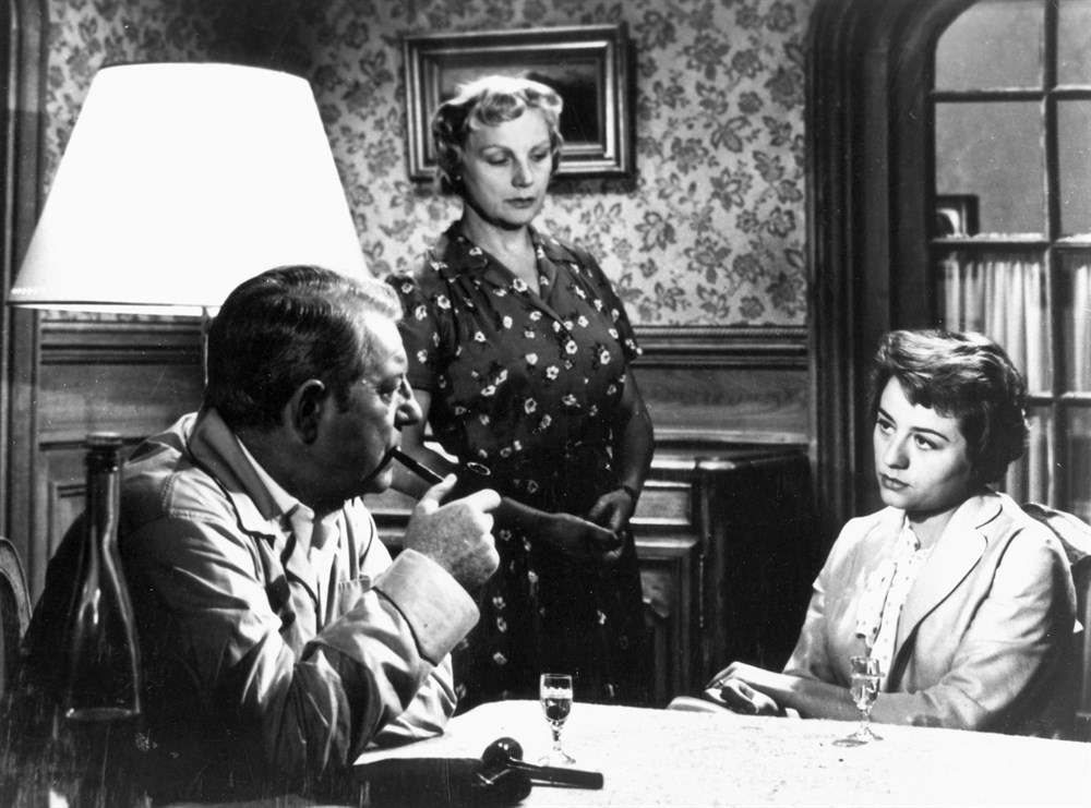 Jeanne Boitel, Jean Gabin, and Annie Girardot in Maigret tend un piège (1958)