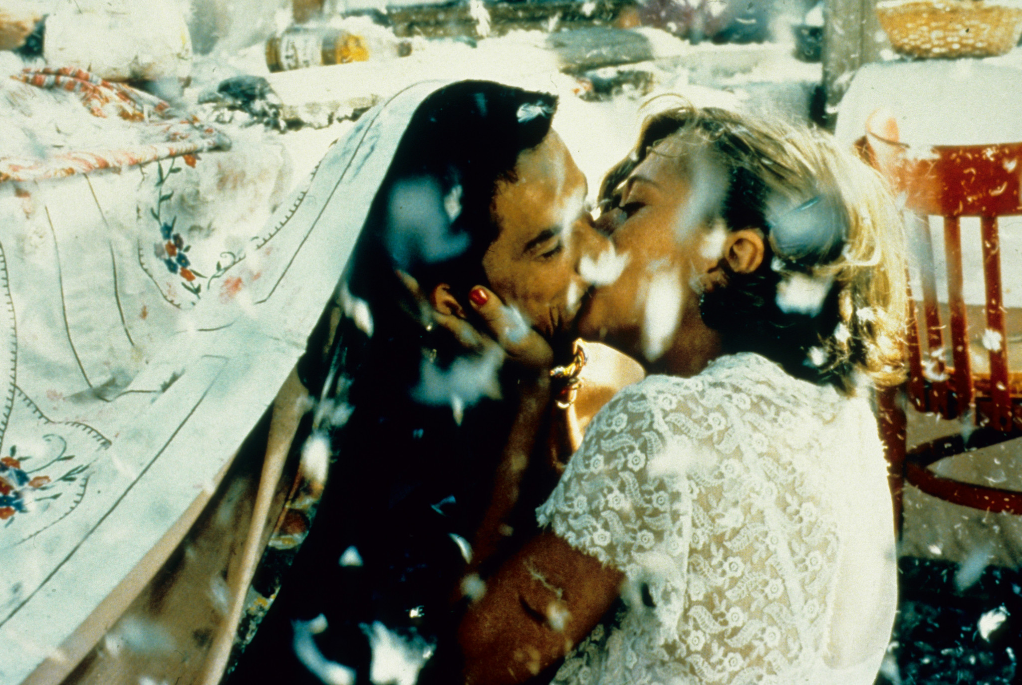 Florijan Ajdini and Branka Katic in Crna machka, beli machor (1998)