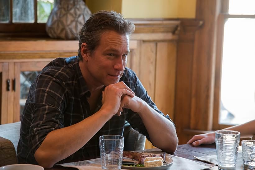 John Corbett in Anh Chàng Hàng Xóm (2015)