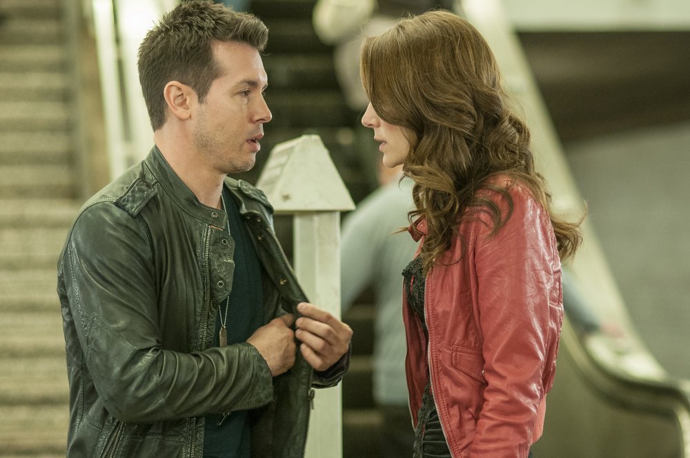 Jon Seda and Heidi Johanningmeier in Cảnh Sát Chicago (2014)