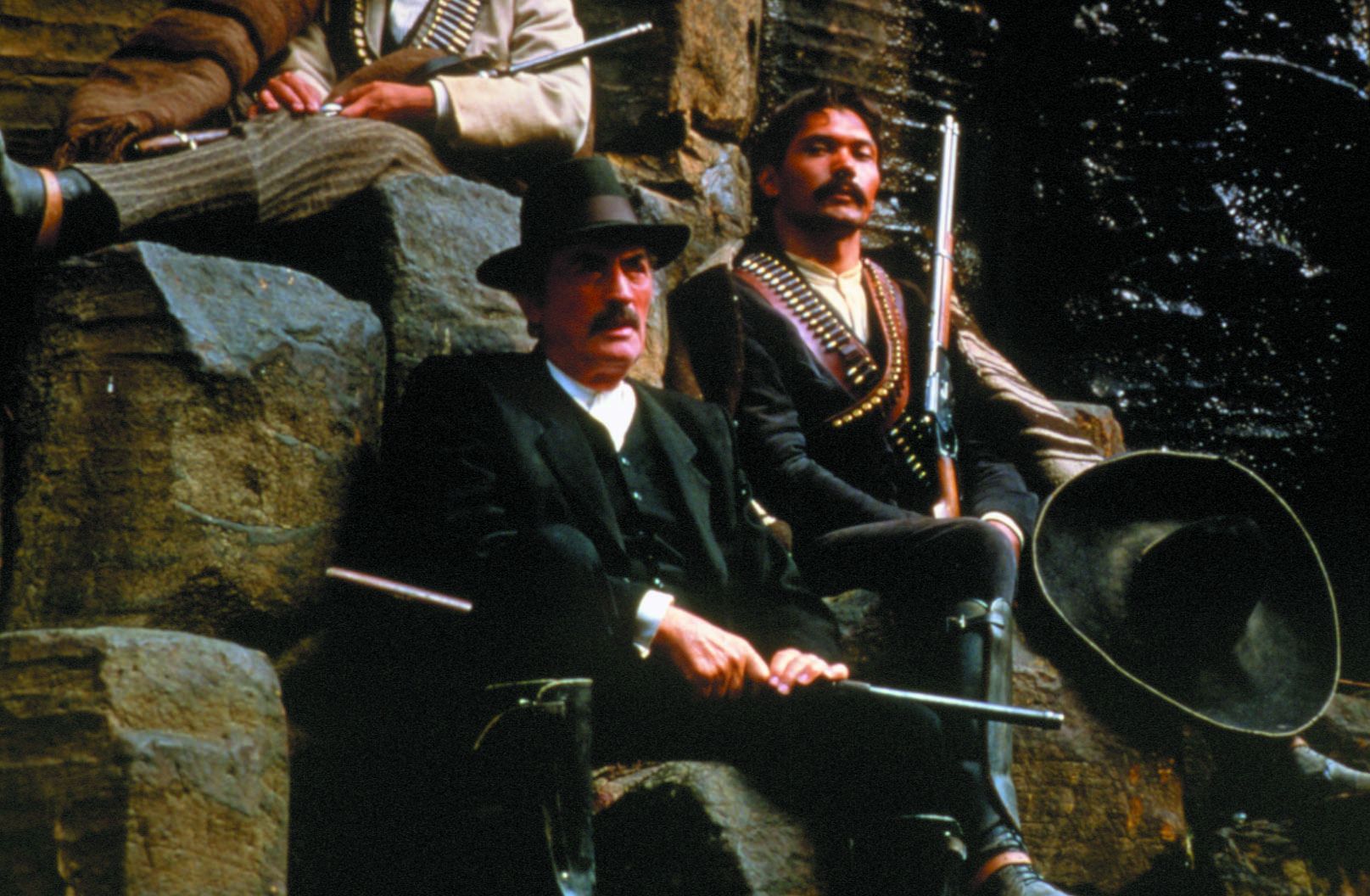 Gregory Peck and Jimmy Smits in Old Gringo (1989)