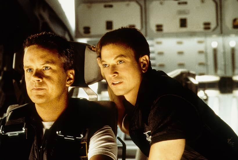 Tim Robbins and Gary Sinise in Du Hành Đến Sao Hỏa (2000)