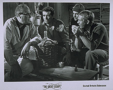 Steve McQueen, James Garner, John Sturges, and Jud Taylor in Cuộc Đào Thoát Vĩ Đại (1963)