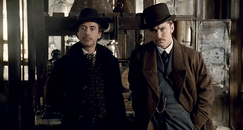 Jude Law and Robert Downey Jr. in Thám Tử Sherlock Holmes (2009)