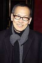 Wayne Wang at an event for Cô Hầu Phòng Ở Manhattan (2002)