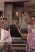 Polly Holliday and Linda Lavin in Alice (1976)