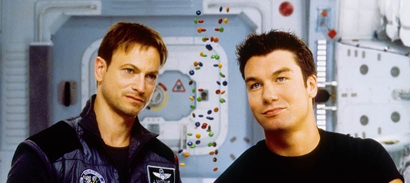 Gary Sinise and Jerry O'Connell in Du Hành Đến Sao Hỏa (2000)