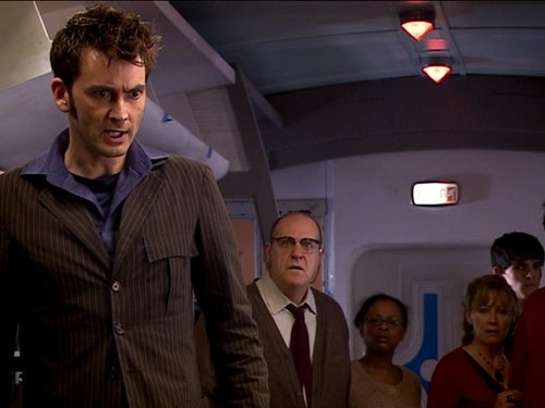 Ayesha Antoine, Lindsey Coulson, David Tennant, David Troughton, and Colin Morgan in Bác Sĩ Vô Danh (2005)