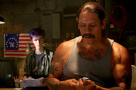 Danny Trejo and Luke Eberl in Người Máy Nổi Loạn (2009)