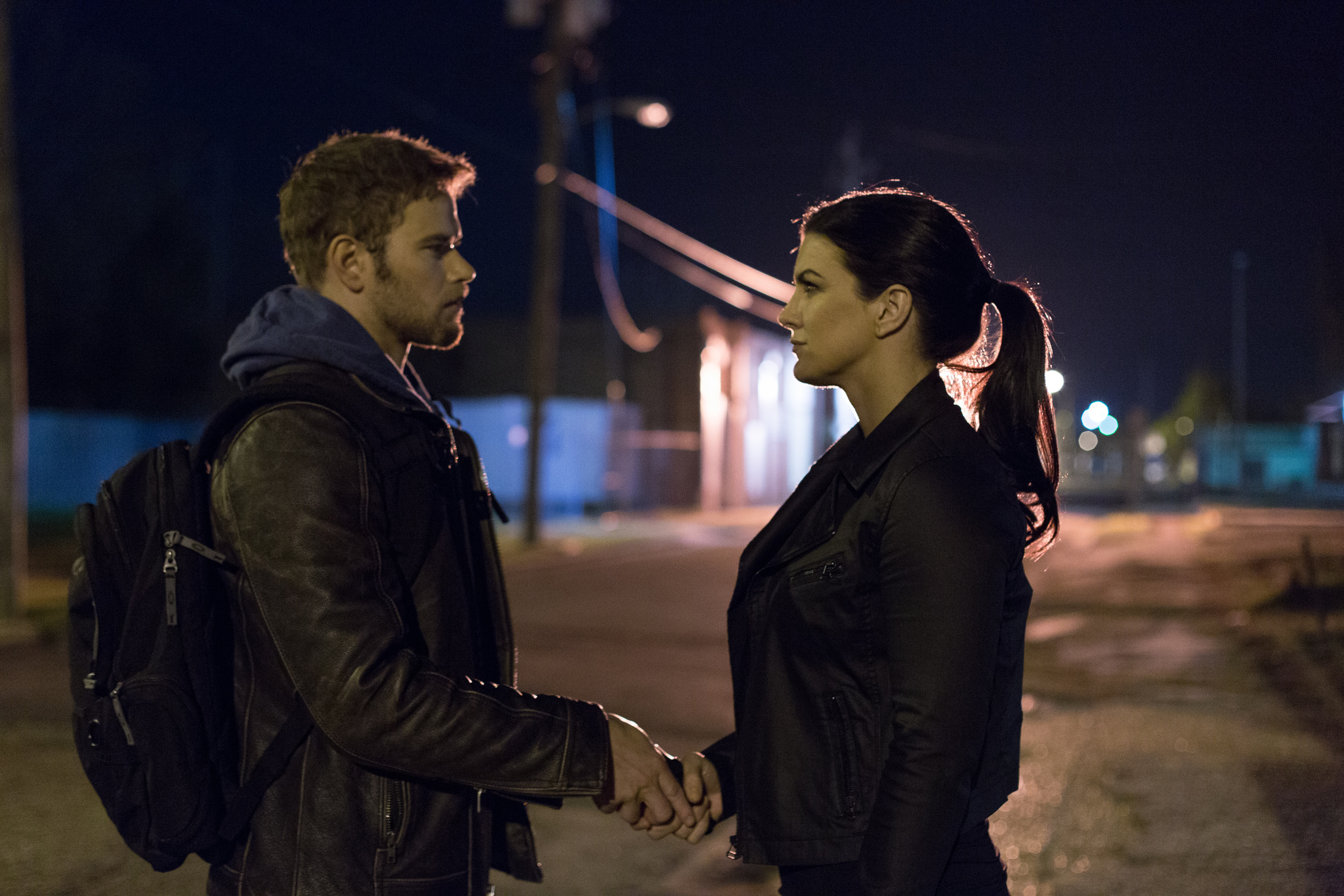 Kellan Lutz and Gina Carano in Khủng Bố Quốc Tế (2015)