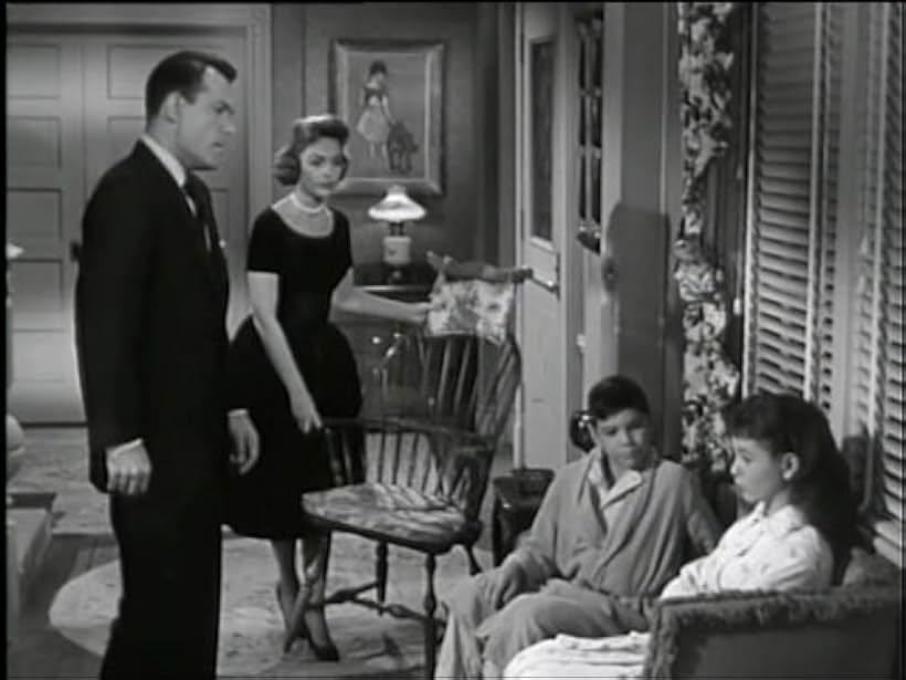 Shelley Fabares, Donna Reed, Carl Betz, and Paul Petersen in The Donna Reed Show (1958)