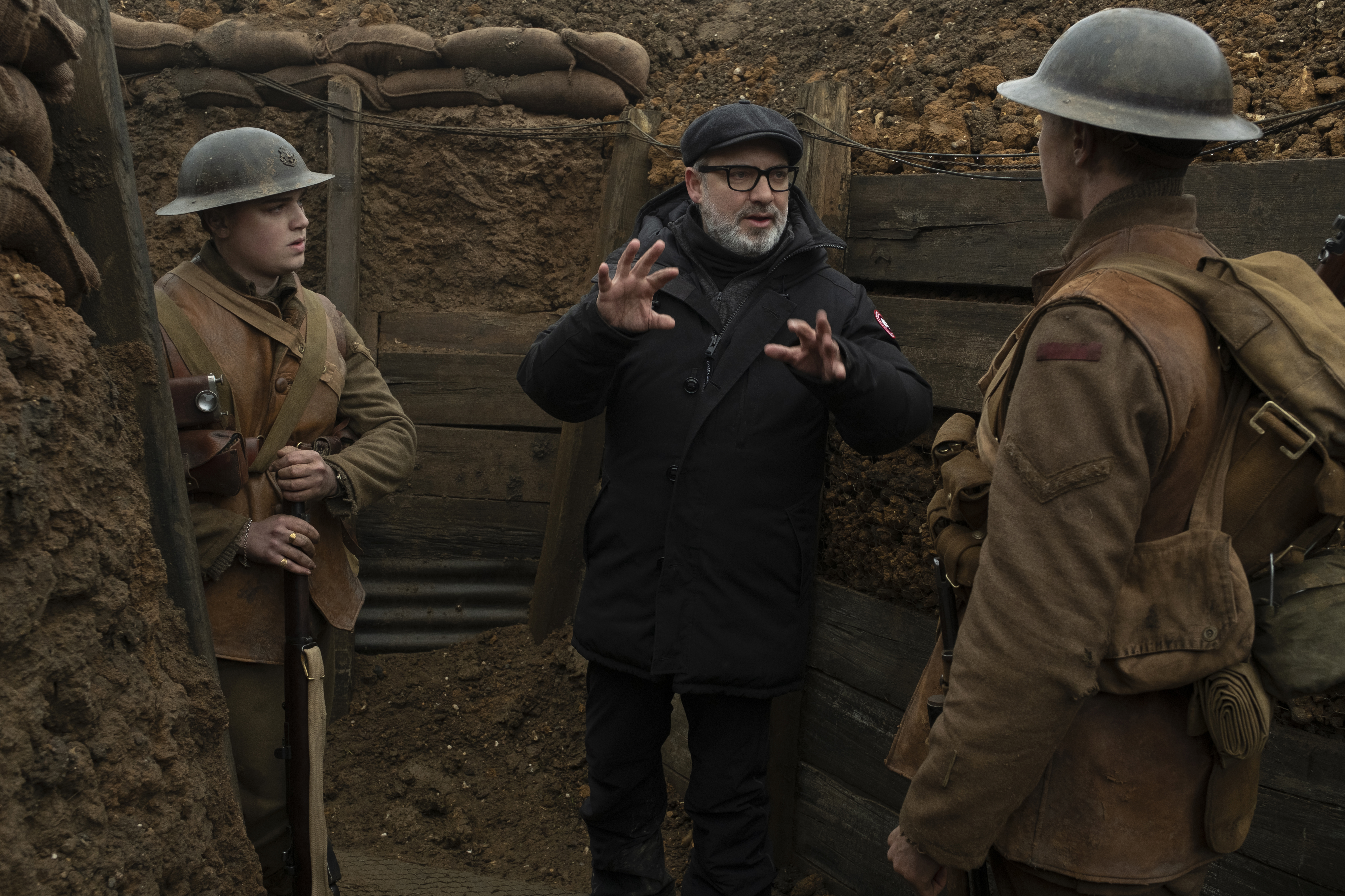 Sam Mendes, George MacKay, and Dean-Charles Chapman in Thế Chiến 1917 (2019)