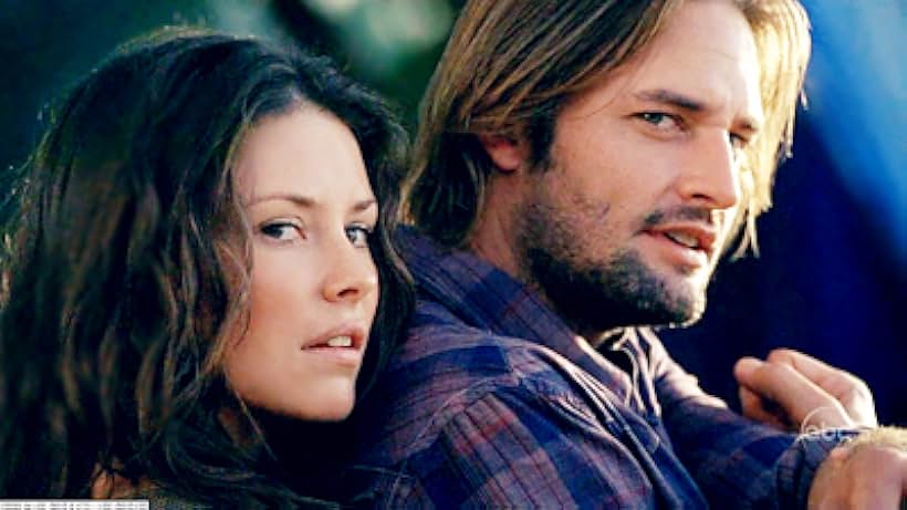 Josh Holloway and Evangeline Lilly in Mất Tích (2004)