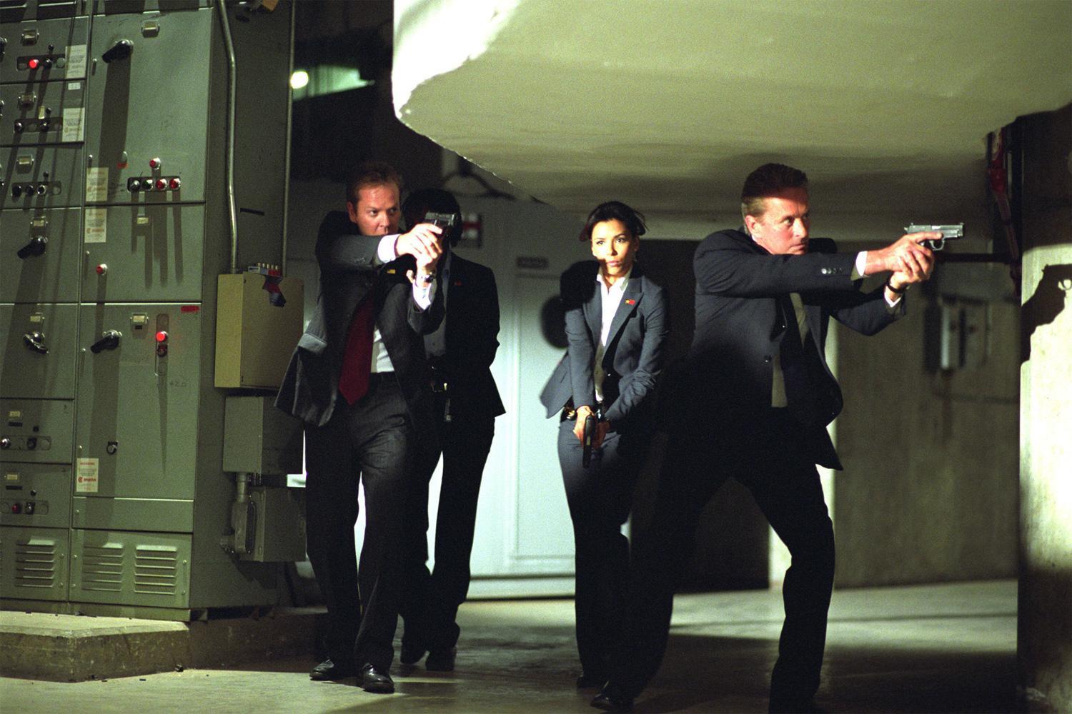 Michael Douglas, Kiefer Sutherland, and Eva Longoria in Cuộc Chiến Với Kẻ Phản Bội (2006)