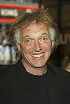 Rik Mayall at an event for 80 Ngày Vòng Quanh Thế Giới (2004)