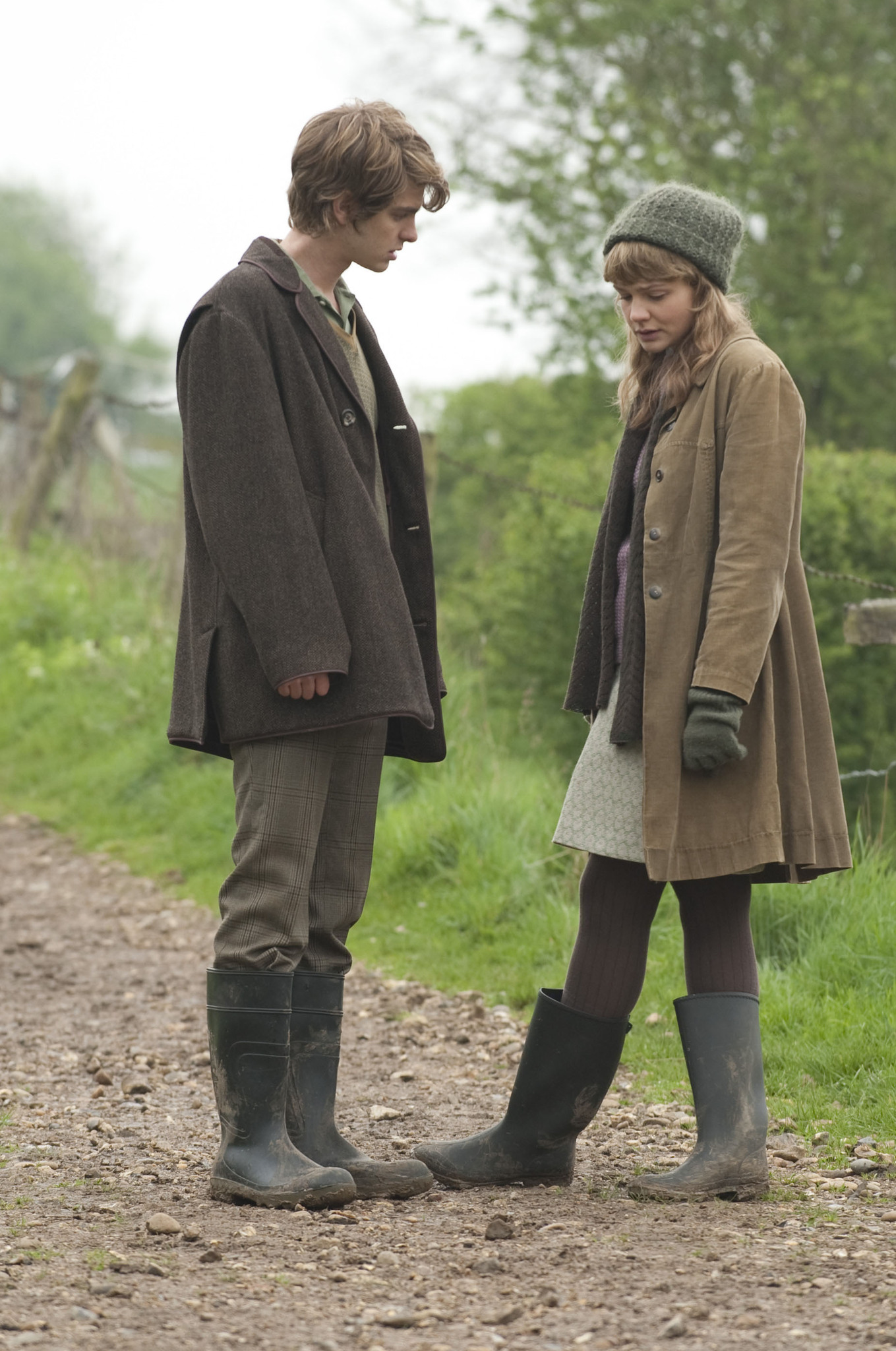 Carey Mulligan and Andrew Garfield in Mãi Đừng Xa Em (2010)