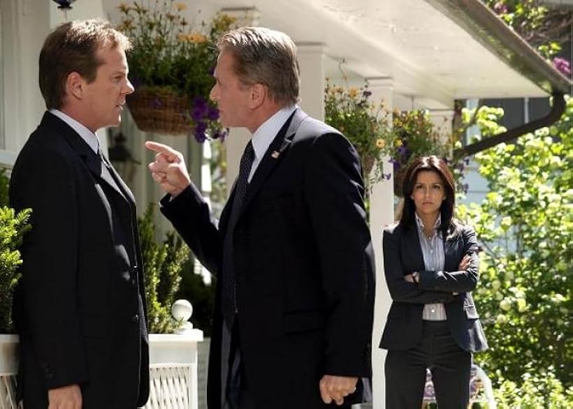 Michael Douglas, Kiefer Sutherland, and Eva Longoria in Cuộc Chiến Với Kẻ Phản Bội (2006)