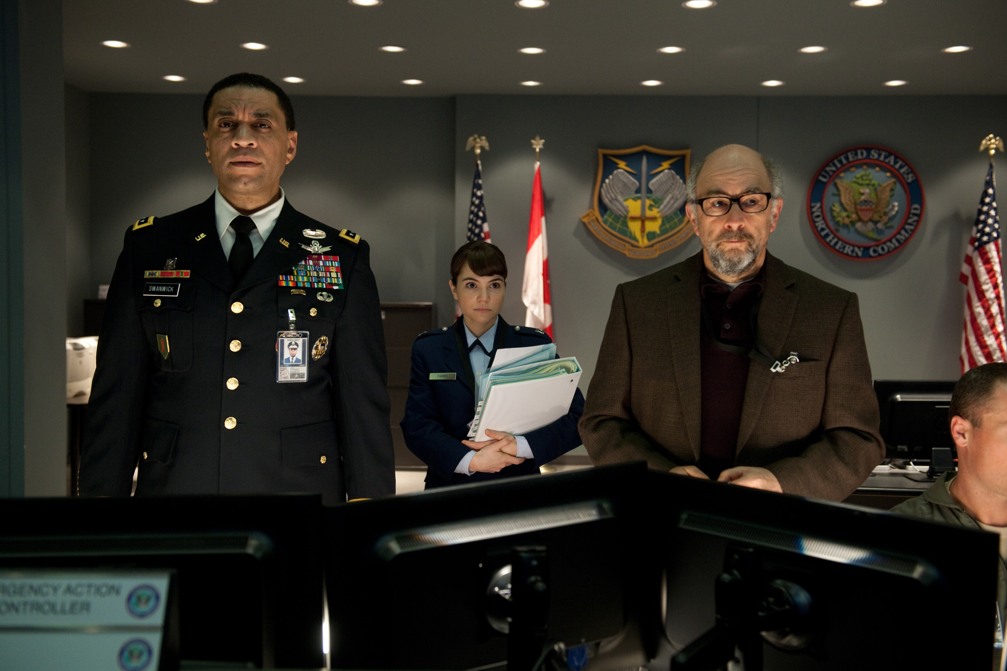 Harry Lennix, Richard Schiff, and Christina Wren in Người Đàn Ông Thép (2013)