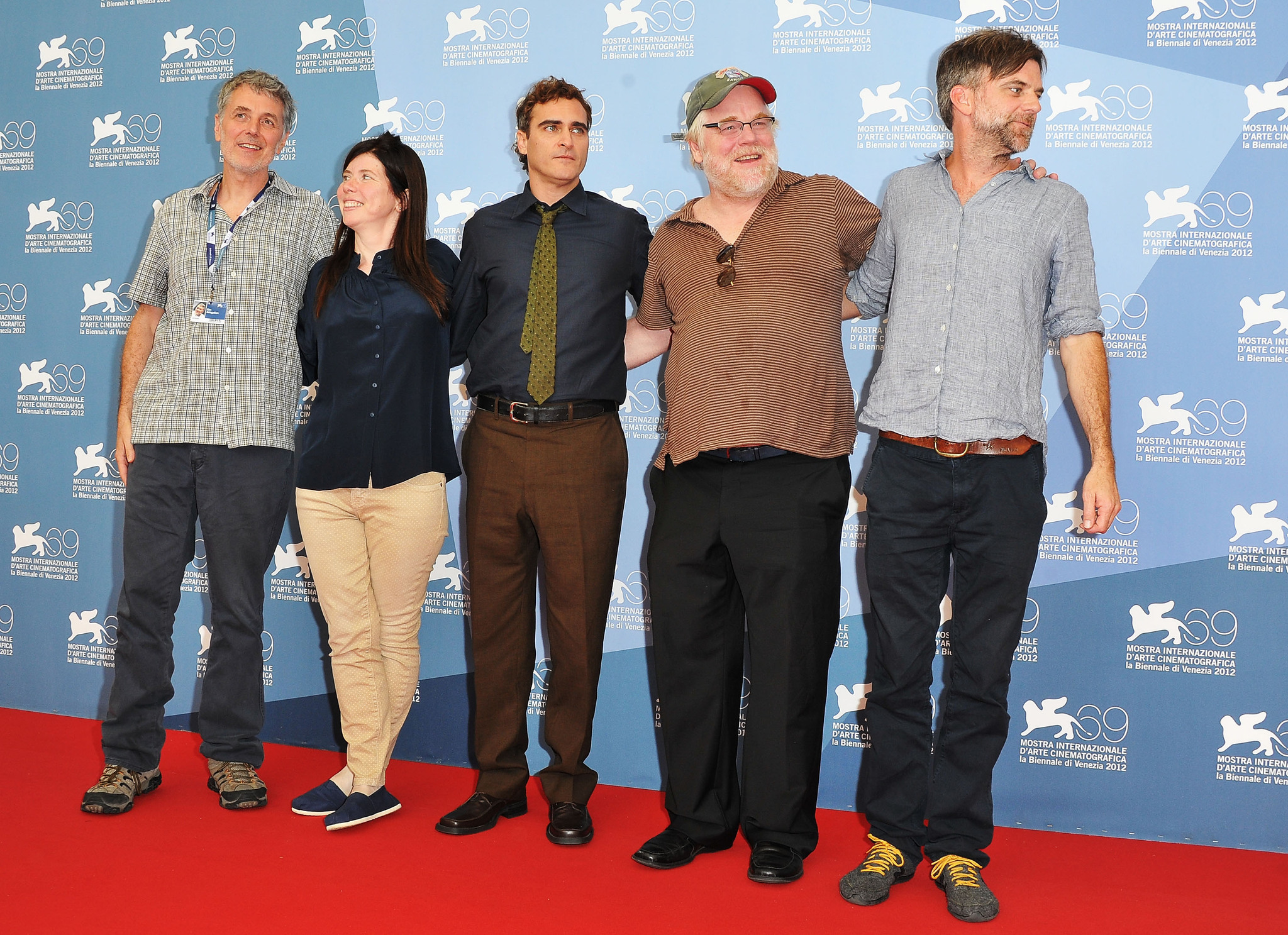 Philip Seymour Hoffman, Paul Thomas Anderson, Joaquin Phoenix, Daniel Lupi, and JoAnne Sellar at an event for Người Áp Chế (2012)