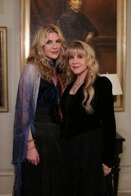 Stevie Nicks and Lily Rabe in Truyện Kinh Dị Mỹ (2011)